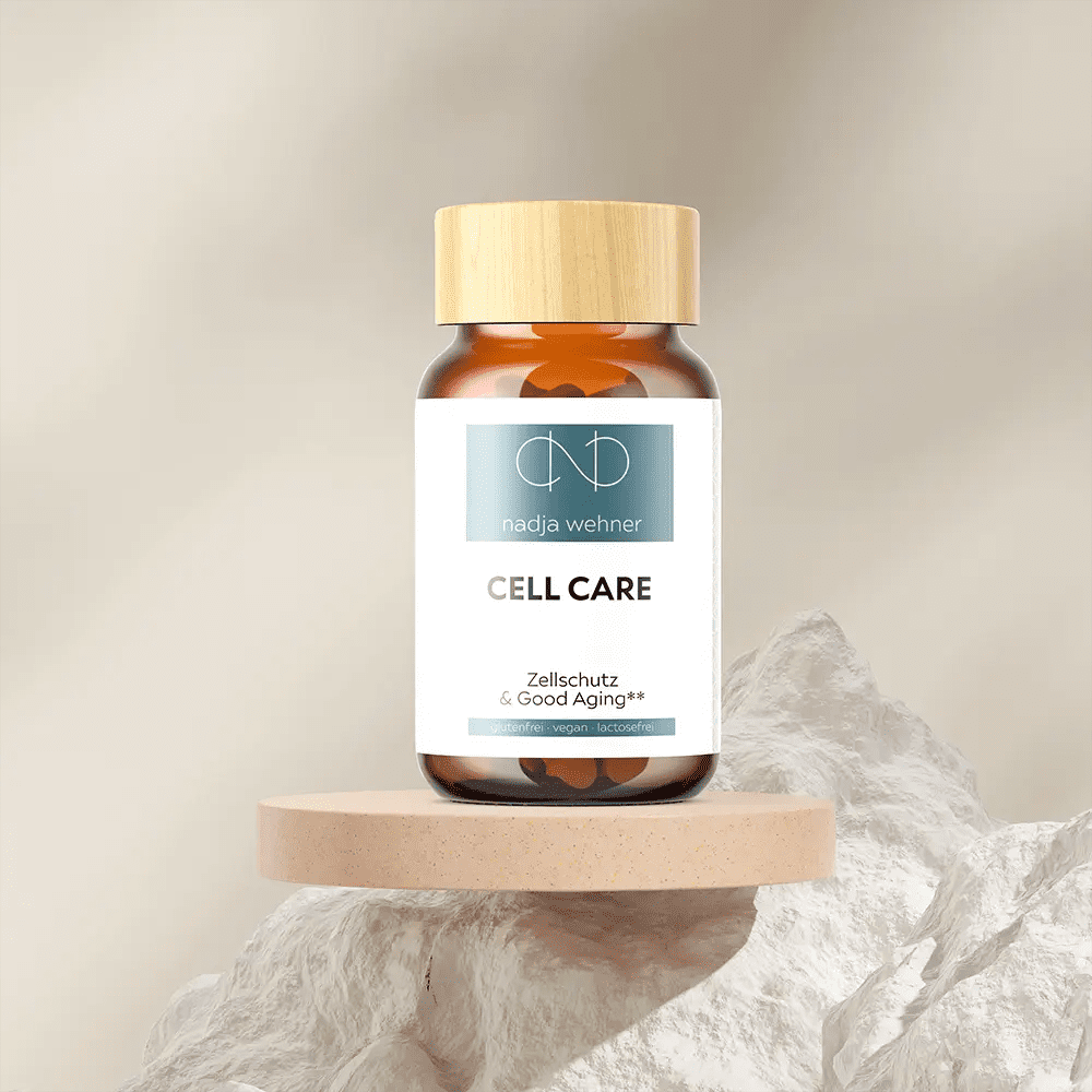 Eine Flasche Manarose Cell Care sorgt für eine gute Reifung auf einem Felsen.