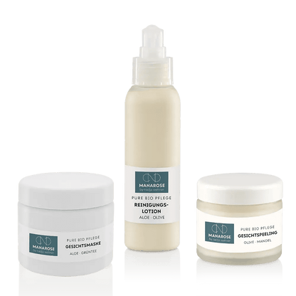 Ein Set von Manarose Biokosmetik Gesichtsreinigung Set - Perfect Skin Hautpflegeprodukten auf weißem Hintergrund.